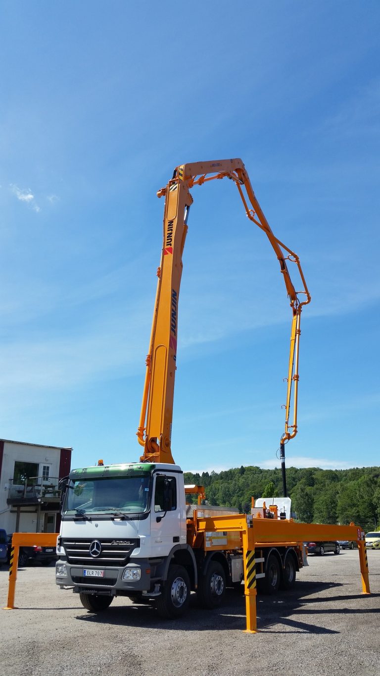 Le camion pompe : la pompe à béton automotrice – Tout sur le béton